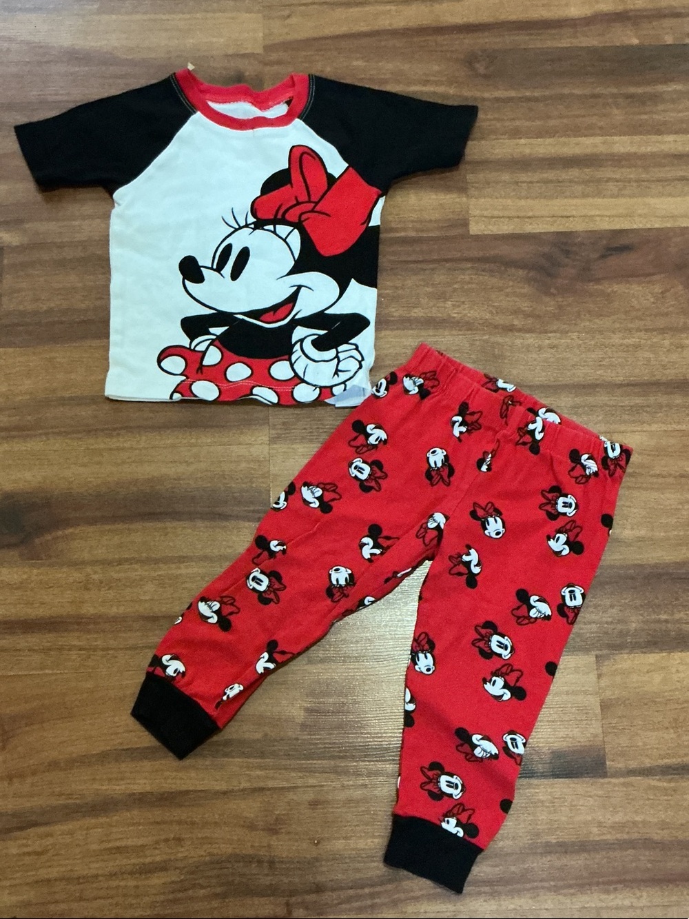 Disney Minnie mouse Girls Red & Black Pajama Set sz 2 great condition